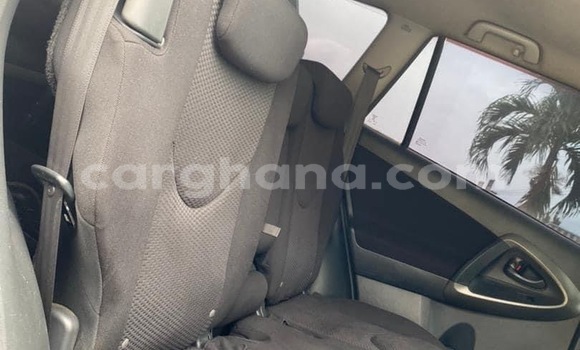Ra Àlòkù Toyota RAV4 Silver Ọkọ̀ in Accra ni Greater Accra Ra Àlòkù Toyota RAV4 Silver Ọkọ̀ in Accra ni Greater Accra