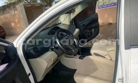 Sayi Na hannu Toyota Yaris White Mota in Accra a Greater Accra Sayi Na hannu Toyota Yaris White Mota in Accra a Greater Accra