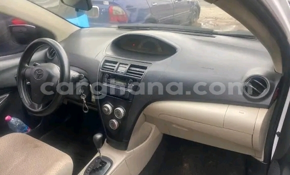 Sayi Na hannu Toyota Yaris White Mota in Accra a Greater Accra Sayi Na hannu Toyota Yaris White Mota in Accra a Greater Accra