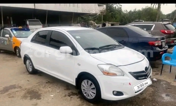 Sayi Na hannu Toyota Yaris White Mota in Accra a Greater Accra Sayi Na hannu Toyota Yaris White Mota in Accra a Greater Accra