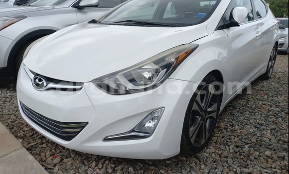 Ra Àlòkù Hyundai Elantra funfun Ọkọ̀ in Accra ni Greater Accra Ra Àlòkù Hyundai Elantra funfun Ọkọ̀ in Accra ni Greater Accra
