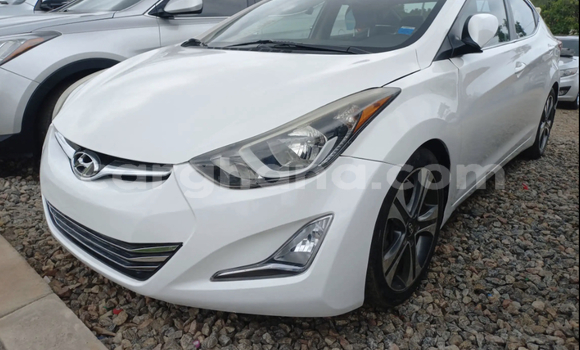 Ra Àlòkù Hyundai Elantra funfun Ọkọ̀ in Accra ni Greater Accra Ra Àlòkù Hyundai Elantra funfun Ọkọ̀ in Accra ni Greater Accra