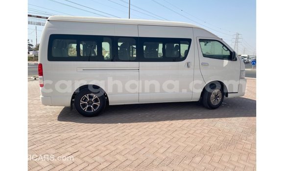 Sayi Imported Toyota Hiace White Mota in Import - Dubai a Ashanti