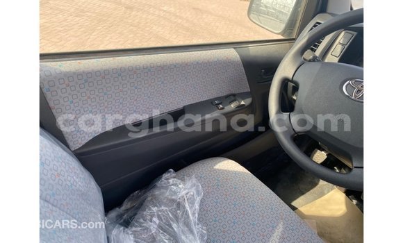 Ra Imported Toyota Hiace funfun Ọkọ̀ in Import - Dubai ni Ashanti
