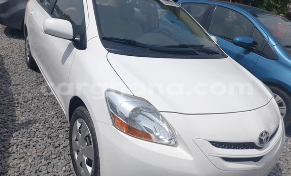 Ra Àlòkù Toyota Yaris Silver Ọkọ̀ in Accra ni Greater Accra