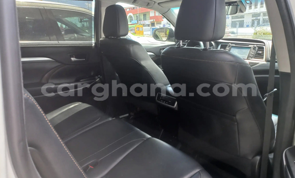 Sayi Na hannu Toyota Highlander White Mota in Accra a Greater Accra Sayi Na hannu Toyota Highlander White Mota in Accra a Greater Accra