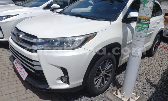 Sayi Na hannu Toyota Highlander White Mota in Accra a Greater Accra Sayi Na hannu Toyota Highlander White Mota in Accra a Greater Accra