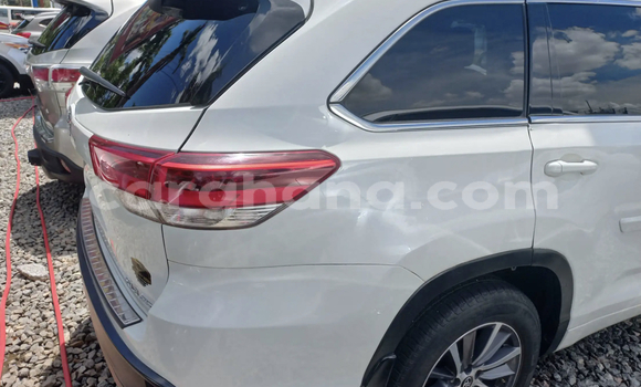 Sayi Na hannu Toyota Highlander White Mota in Accra a Greater Accra Sayi Na hannu Toyota Highlander White Mota in Accra a Greater Accra