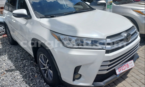 Sayi Na hannu Toyota Highlander White Mota in Accra a Greater Accra Sayi Na hannu Toyota Highlander White Mota in Accra a Greater Accra