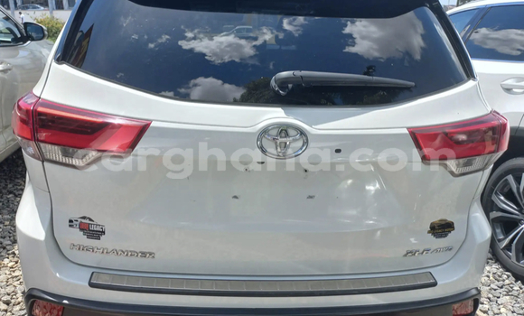 Sayi Na hannu Toyota Highlander White Mota in Accra a Greater Accra Sayi Na hannu Toyota Highlander White Mota in Accra a Greater Accra