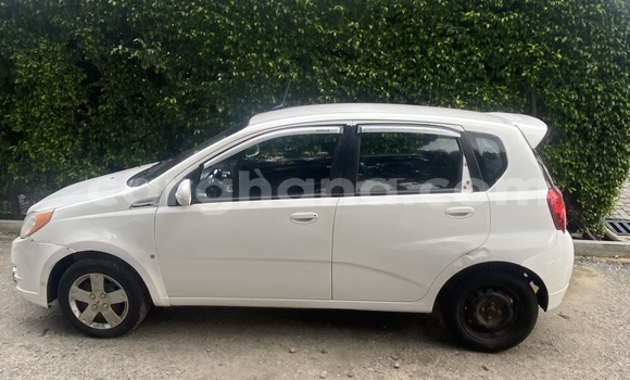 Buy Used Pontiac Vibe White Car in La in Greater Accra Buy Used Pontiac Vibe White Car in La in Greater Accra