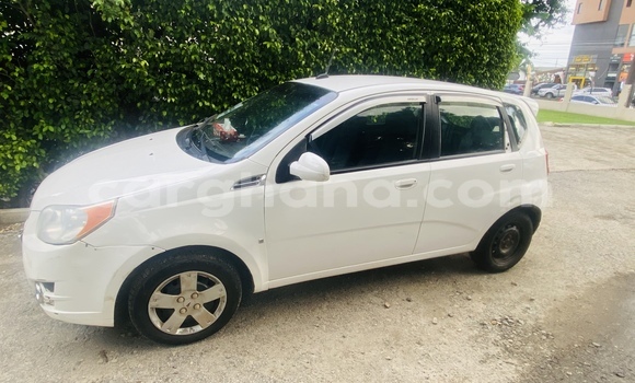 Buy Used Pontiac Vibe White Car in La in Greater Accra Buy Used Pontiac Vibe White Car in La in Greater Accra