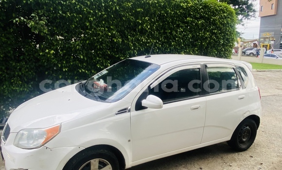 Buy Used Pontiac Vibe White Car in La in Greater Accra Buy Used Pontiac Vibe White Car in La in Greater Accra