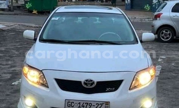Ra Àlòkù Toyota Corolla funfun Ọkọ̀ in Accra ni Greater Accra