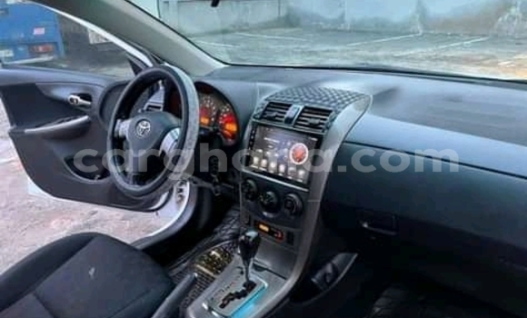 Sayi Na hannu Toyota Corolla White Mota in Accra a Greater Accra Sayi Na hannu Toyota Corolla White Mota in Accra a Greater Accra