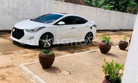 Ra Àlòkù Hyundai Elantra funfun Ọkọ̀ in Accra ni Greater Accra Ra Àlòkù Hyundai Elantra funfun Ọkọ̀ in Accra ni Greater Accra