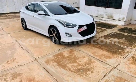 Ra Àlòkù Hyundai Elantra funfun Ọkọ̀ in Accra ni Greater Accra Ra Àlòkù Hyundai Elantra funfun Ọkọ̀ in Accra ni Greater Accra