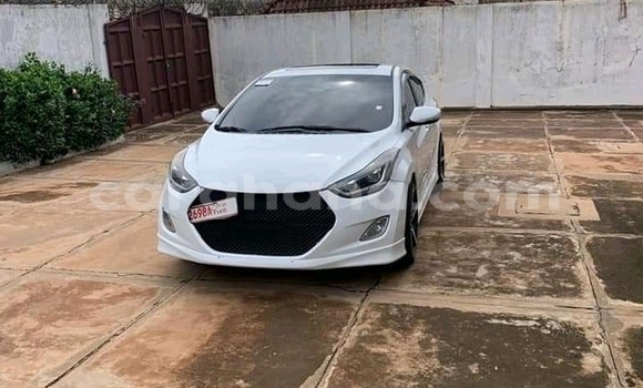 Ra Àlòkù Hyundai Elantra funfun Ọkọ̀ in Accra ni Greater Accra Ra Àlòkù Hyundai Elantra funfun Ọkọ̀ in Accra ni Greater Accra