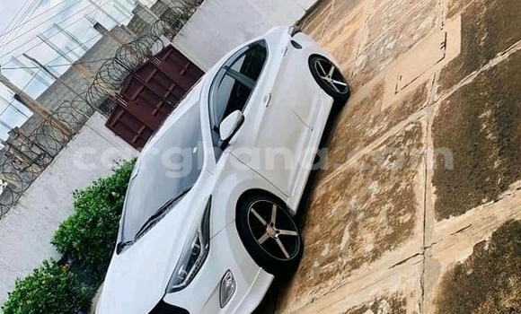 Ra Àlòkù Hyundai Elantra funfun Ọkọ̀ in Accra ni Greater Accra Ra Àlòkù Hyundai Elantra funfun Ọkọ̀ in Accra ni Greater Accra