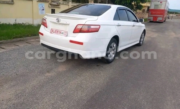 Ra Àlòkù Toyota Camry funfun Ọkọ̀ in Accra ni Greater Accra