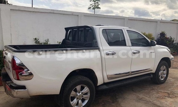 Sayi Na hannu Toyota Hilux White Mota in Accra a Greater Accra Sayi Na hannu Toyota Hilux White Mota in Accra a Greater Accra