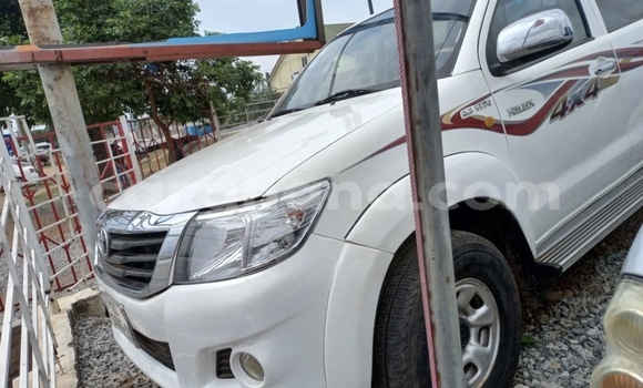 Sayi Na hannu Toyota Hilux White Mota in Accra a Greater Accra Sayi Na hannu Toyota Hilux White Mota in Accra a Greater Accra