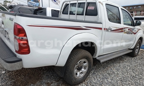 Sayi Na hannu Toyota Hilux White Mota in Accra a Greater Accra Sayi Na hannu Toyota Hilux White Mota in Accra a Greater Accra