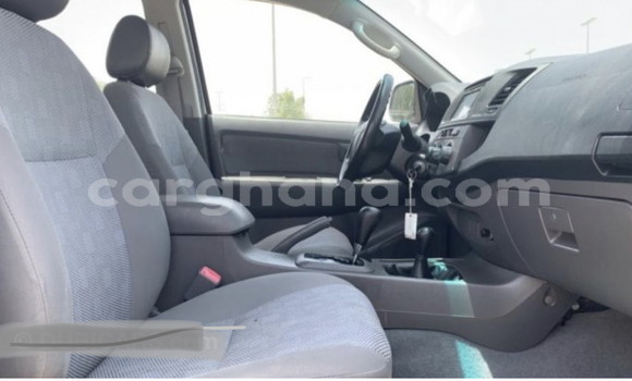 Sayi Na hannu Toyota Hilux White Mota in Accra a Greater Accra Sayi Na hannu Toyota Hilux White Mota in Accra a Greater Accra