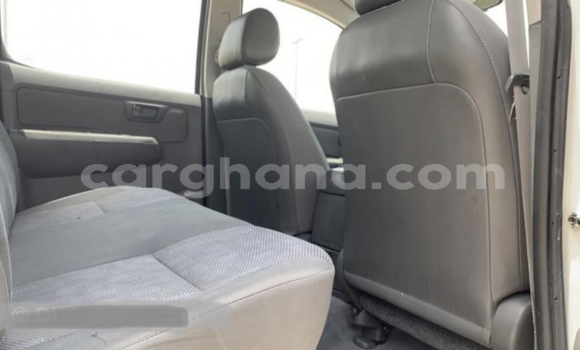 Sayi Na hannu Toyota Hilux White Mota in Accra a Greater Accra Sayi Na hannu Toyota Hilux White Mota in Accra a Greater Accra