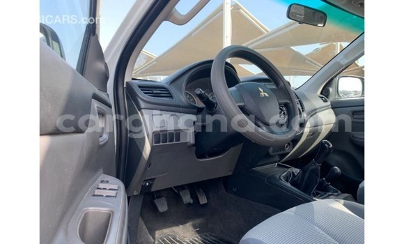Ra Imported Mitsubishi L200 funfun Ọkọ̀ in Import - Dubai ni Ashanti Ra Imported Mitsubishi L200 funfun Ọkọ̀ in Import - Dubai ni Ashanti