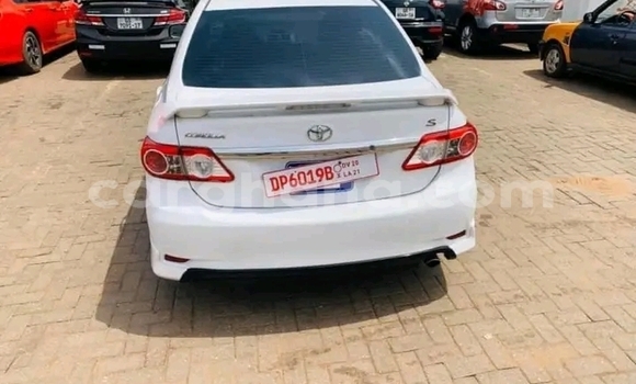 Ra Àlòkù Toyota Corolla funfun Ọkọ̀ in Accra ni Greater Accra Ra Àlòkù Toyota Corolla funfun Ọkọ̀ in Accra ni Greater Accra
