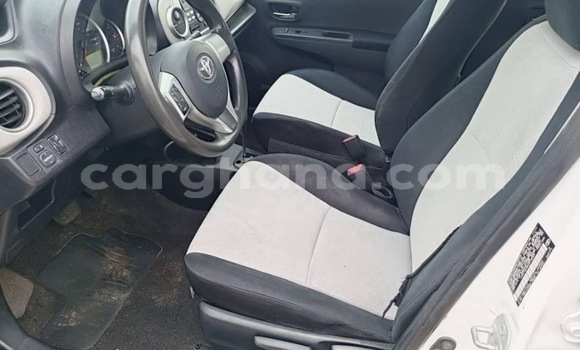 Sayi Na hannu Toyota Yaris White Mota in Accra a Greater Accra Sayi Na hannu Toyota Yaris White Mota in Accra a Greater Accra