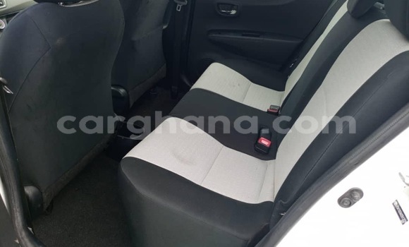 Sayi Na hannu Toyota Yaris White Mota in Accra a Greater Accra Sayi Na hannu Toyota Yaris White Mota in Accra a Greater Accra