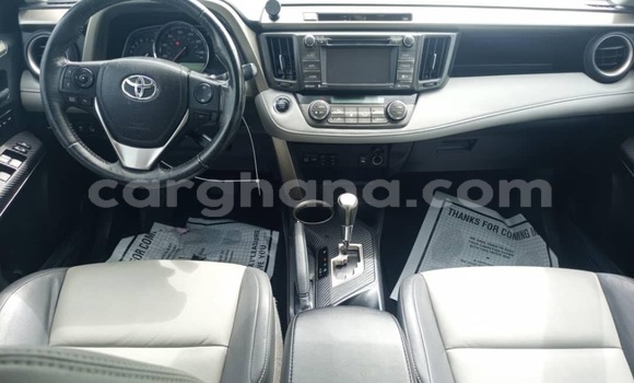 Ra Àlòkù Toyota RAV4 funfun Ọkọ̀ in Accra ni Greater Accra Ra Àlòkù Toyota RAV4 funfun Ọkọ̀ in Accra ni Greater Accra