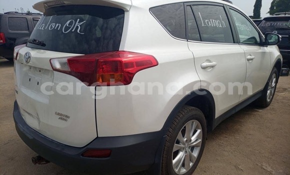 Ra Àlòkù Toyota RAV4 funfun Ọkọ̀ in Accra ni Greater Accra Ra Àlòkù Toyota RAV4 funfun Ọkọ̀ in Accra ni Greater Accra