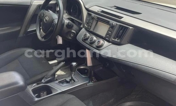 Ra Àlòkù Toyota RAV4 funfun Ọkọ̀ in Accra ni Greater Accra Ra Àlòkù Toyota RAV4 funfun Ọkọ̀ in Accra ni Greater Accra