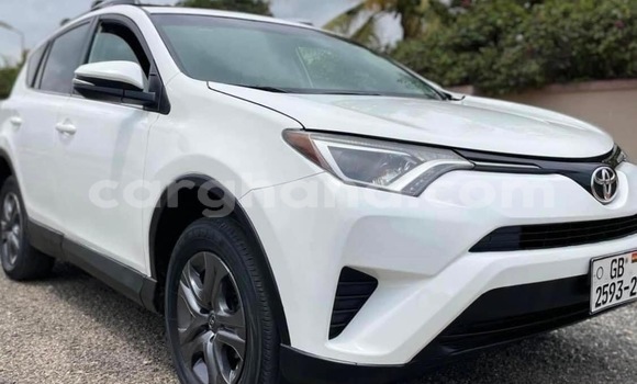 Ra Àlòkù Toyota RAV4 funfun Ọkọ̀ in Accra ni Greater Accra Ra Àlòkù Toyota RAV4 funfun Ọkọ̀ in Accra ni Greater Accra