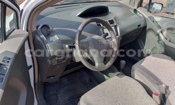 Ra Àlòkù Toyota Vitz funfun Ọkọ̀ in Accra ni Greater Accra Ra Àlòkù Toyota Vitz funfun Ọkọ̀ in Accra ni Greater Accra