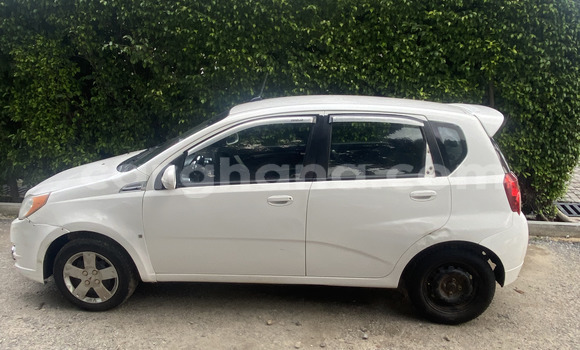 Buy Used Pontiac Vibe White Car in Accra in Greater Accra Buy Used Pontiac Vibe White Car in Accra in Greater Accra