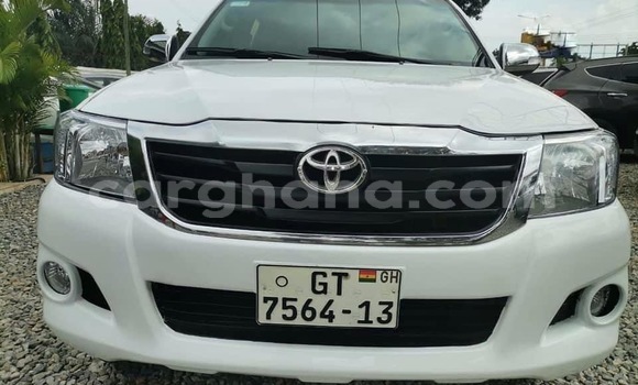 Sayi Na hannu Toyota Hilux White Mota in Accra a Greater Accra