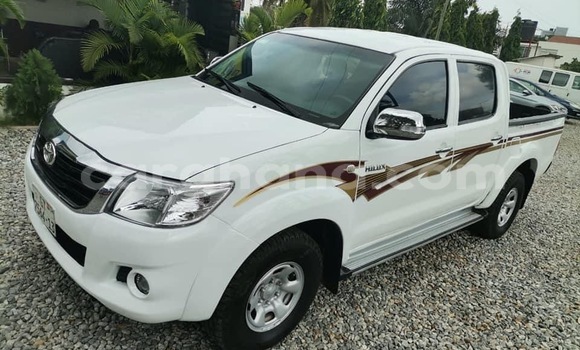Sayi Na hannu Toyota Hilux White Mota in Accra a Greater Accra Sayi Na hannu Toyota Hilux White Mota in Accra a Greater Accra