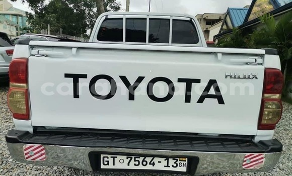 Sayi Na hannu Toyota Hilux White Mota in Accra a Greater Accra Sayi Na hannu Toyota Hilux White Mota in Accra a Greater Accra