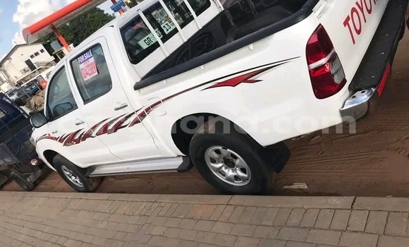Buy Used Toyota Hilux White Car in Accra in Greater Accra Buy Used Toyota Hilux White Car in Accra in Greater Accra