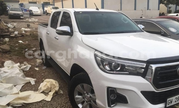 Sayi Na hannu Toyota Hilux White Mota in Accra a Greater Accra Sayi Na hannu Toyota Hilux White Mota in Accra a Greater Accra