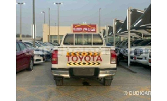 Sayi Imported Toyota Hilux White Mota in Import - Dubai a Ashanti Sayi Imported Toyota Hilux White Mota in Import - Dubai a Ashanti