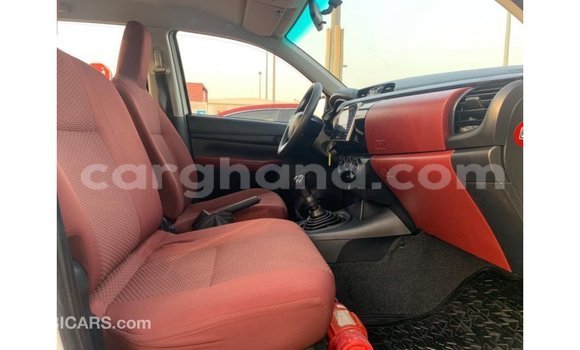 Sayi Imported Toyota Hilux White Mota in Import - Dubai a Ashanti Sayi Imported Toyota Hilux White Mota in Import - Dubai a Ashanti