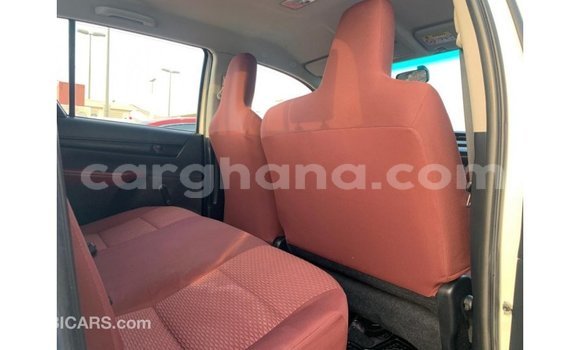 Sayi Imported Toyota Hilux White Mota in Import - Dubai a Ashanti Sayi Imported Toyota Hilux White Mota in Import - Dubai a Ashanti