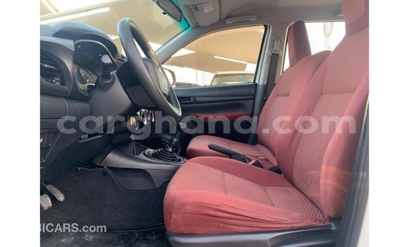 Sayi Imported Toyota Hilux White Mota in Import - Dubai a Ashanti Sayi Imported Toyota Hilux White Mota in Import - Dubai a Ashanti