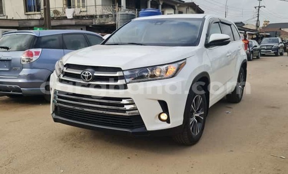 Buy Used Toyota Highlander White Car in Sekondi–Takoradi Metropolitan in Western Buy Used Toyota Highlander White Car in Sekondi–Takoradi Metropolitan in Western