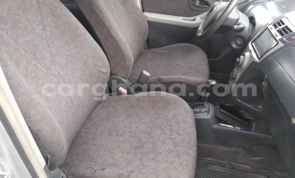Sayi Na hannu Toyota Vitz Azurfa Mota in Accra a Greater Accra Sayi Na hannu Toyota Vitz Azurfa Mota in Accra a Greater Accra